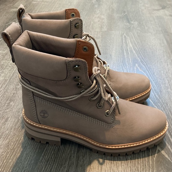 Timberland Women’s Boots NWOB Size 8 Courmayeur Valley Taupe Nubuck - Picture 7 of 12